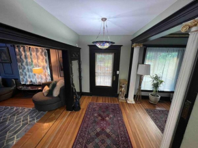 4 BR Luxurious-Gem Mansion in Heart of Denver